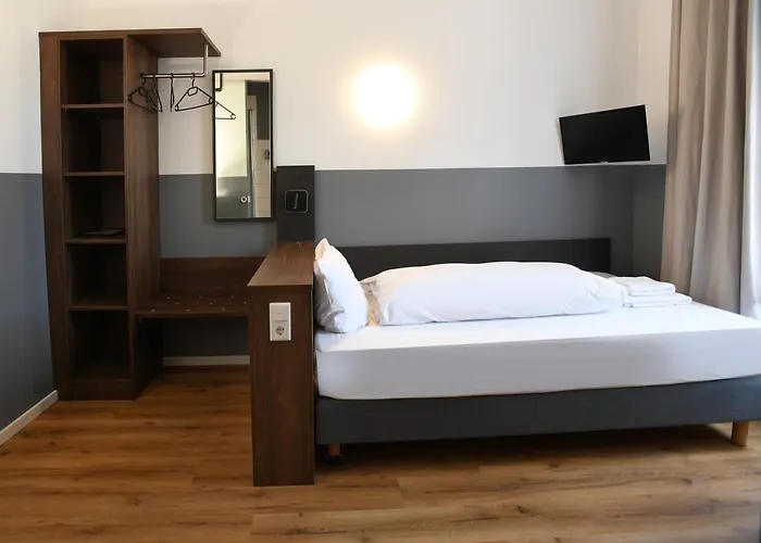Apadana Frankfurt