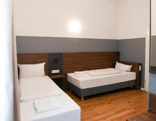 Otel Apadana Frankfurt