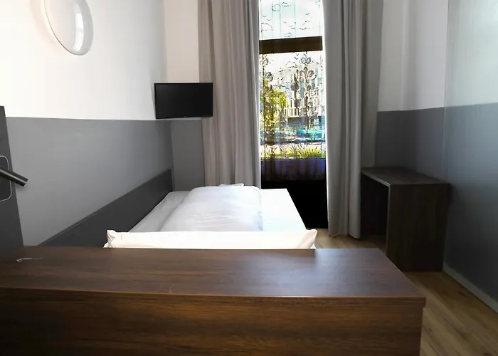 Apadana Frankfurt Otel
