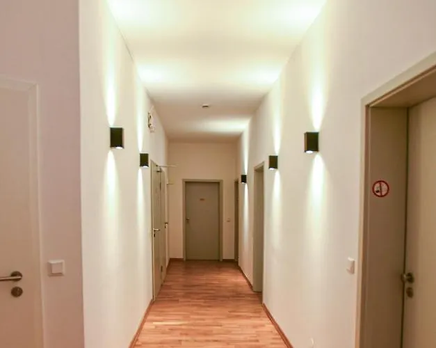 Apadana Frankfurt Otel 2*