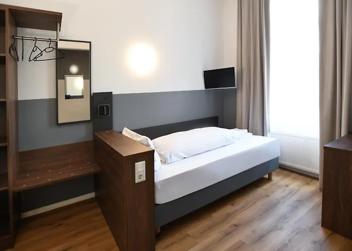 Apadana Frankfurt
