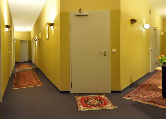 Apadana Frankfurt Otel 2*