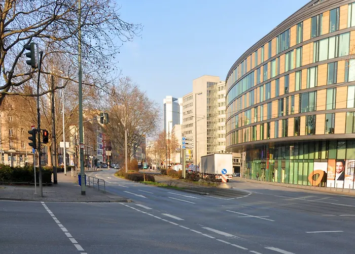 Apadana Frankfurt Otel 2*