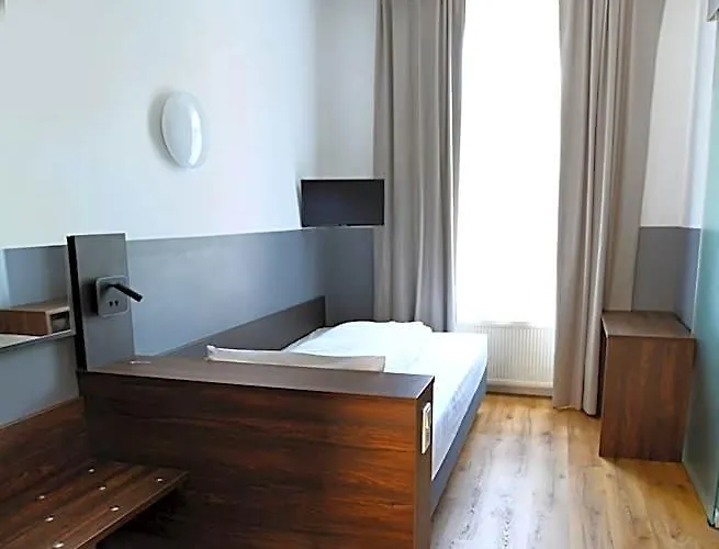 Apadana Frankfurt Otel