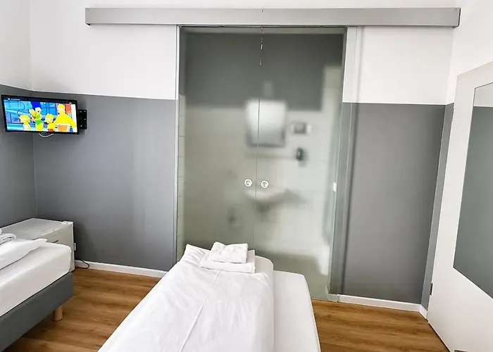 Otel Apadana Frankfurt 2*