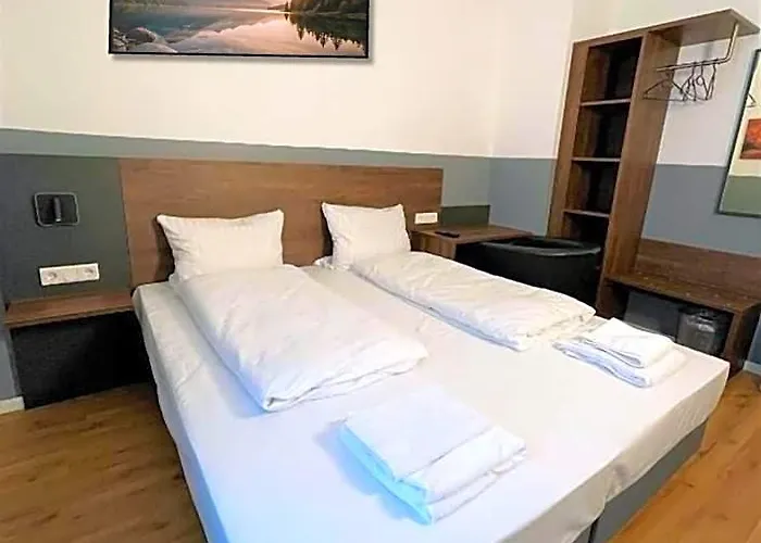 Hotel Apadana Frankfurt 2*