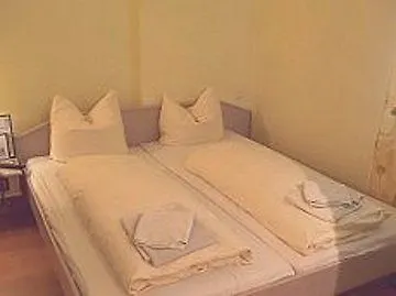 Apadana Frankfurt 2* Francoforte sul Meno